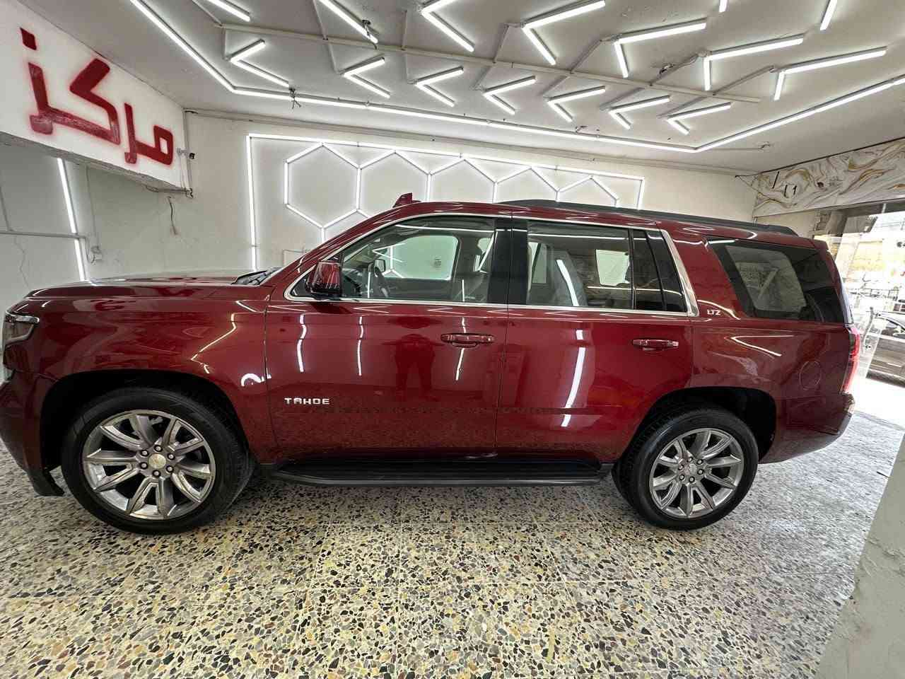 السلام عليكم
تاهو 2016 LTZ فول للاخير 
بدون قطره صبغ 
رقم بغداد دولي بأسمي هزه وسنويه وارقام جدد 
بيه فقط بنيد من أمريكا مبدل نفس لون بدون صبغ بدون دواخل 
الايرباكات شغاله 
ماشيه 130 الف 
مكينه 5300 8 سلندر 
بدون اي كلوب بلدشبول ماكو أي عطل 
المواصفات 
فتحه 
داتا شو الكتروني
شاشه جبيره وكامره خلفيه وحساسات اماميه خلفيه 
كشنات جلد 7 راكب منفصل سياحي
كشنات ثنينهن كهرباء وتدفئه وتبريد وخزن ميموري وكشن سائق رجاج
داخل لون بيجي ومطعم بصاج ملكي
رادار امامي وتحديد مسار 
سستم صوت دمام BOSE
ثلاجه 
قاصه
صندوك كهرباء 
شاشه تاب وسطيه 
الابريك والبانزين كهرباء 
تشغيل عن بعد
اناره داخليه بلاديه بلسياره 
ويل حجم 22 بلادي الاصلي 
وباقي مواصفات معروفه 
منظومه زنون عالي وناصي 
السياره كير ومكينه وصدر وتبريد مكفولات مابيه نقص 
مكانه بغداد الكرخ 
***********
السعر 290 وبيه مجال
