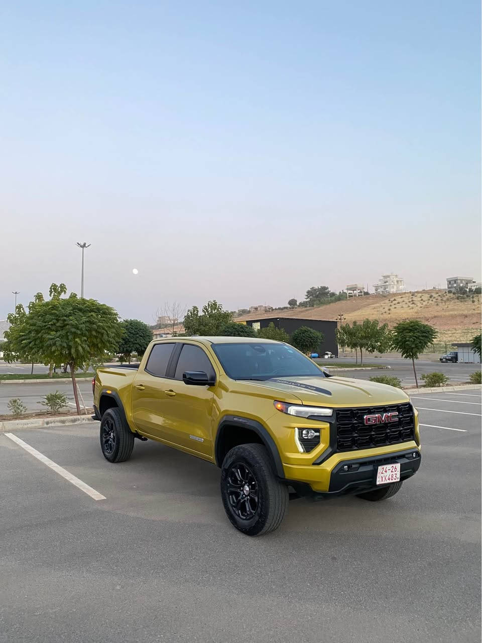 🚨 GMC CANYON ELEVATION 2024 🚨

🛻 GMC Canyon Elevation 2WD
‎📅 موديل: 2024
📍 Crew Cab – Short Box
‎⚙️ المحرك والأداء:
‎• محرك 2.7 لتر TurboMax
‎• 4 سلندر تيربو
‎• قوة 310 حصان 🔥
‎• عزم 430 lb-ft
‎• ناقل حركة أوتوماتيك 8 سرعات
‎• استهلاك تقريباً 19 داخل المدينة / 23 طريق سريع / 20 مختلط MP

‎✨ التجهيزات
‎• شاشة وسطية 11.3 إنش
‎• شاشة معلومات للسائق 11 إنش
• Apple CarPlay 📱
• Android Auto
• Bluetooth
‎• كاميرا خلفية HD
‎• حساسات وأنظمة أمان حسب التجهيز
‎• مثبت سرعة
‎• تشغيل ودخول بدون مفتاح
‎• زر تشغيل
‎• إضاءة LED
‎• جنوط ألمنيوم 18 إنش
‎• نظام تعليق مرتفع Off-Road Suspension
‎• مقاعد قماش
‎• تحكم بالمقود
‎• نوافذ ومرايا كهربائية 
‎سيارة ب سعر كلش مناسب لون مميز 
‎ضررها فقط جاملوغ و نص باب صبغ بدون دواخل بدون ارباكات باقي گير-محرك-دواخل-كهربائيات كفالة 
سعرها 248$ ورقـــة و مجال 
‎للأستفسار اتصل على هذا الرقم 
‎كورك-واتساب
*********** سميل, دهوك
