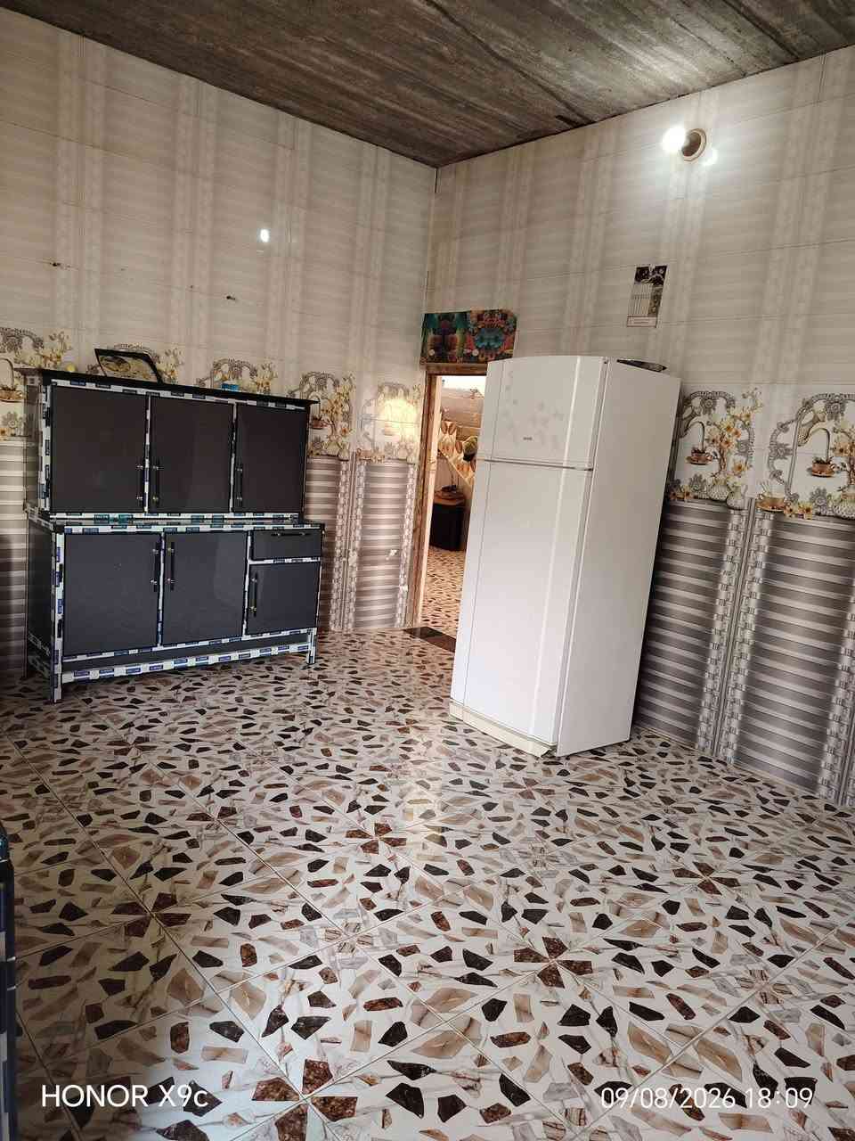 السلام عليكم بيت للبيع يتكون من مطبخ وصاله وستقبال وغرفتين وحمام داخلي وحمام خارجي مساحه 300،متر المكان الكرامه مشروع ابو فياض المشروع  رقمي الستفسار رقمي***********
