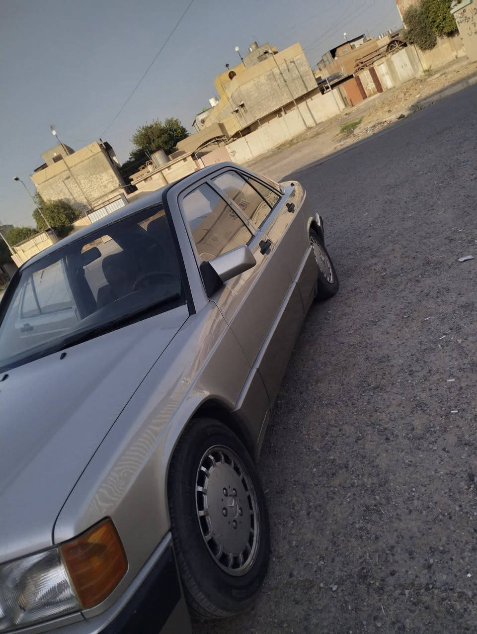 السلام عليكم
مارسيديس للبيع
الرقم ***********
اللون رصاصي 
موديل 1987
محرك بطة
صبغ عام 
السيارة نظيفة
السعر خاص
