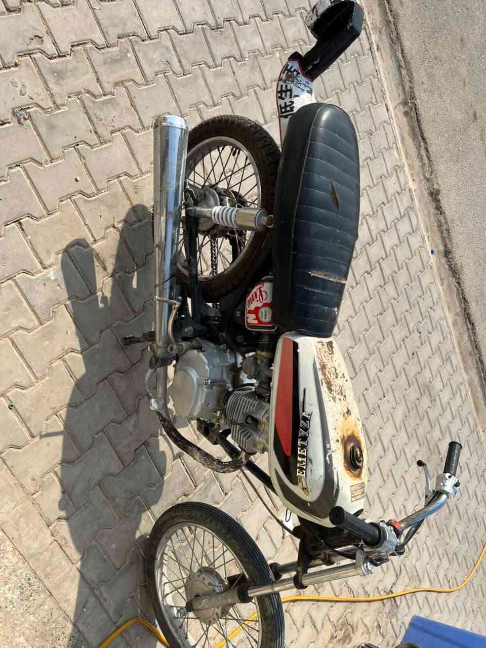 ٤ كير للبيع مكانهه نجف الدراجه كلش حلوه عوزهه ترتيبات بصيطه اصولي الدراج وكيلهه ابن هوشه محرك كلشي مابي الدراجه لاغاسلهه ولاشي الله شاهد متوزي عل بيعتهه عندي عمليه سعرهه ٥٥٠ وبيهه مجال كلش بصيط رحمه الوالديكم الي مو شراي لايضل يعلق شوفو اسعار الدراجات وبعدين تعالو احجو  ***********
