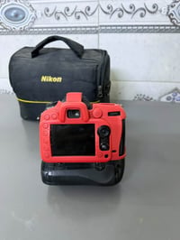 نيكون D7100 • مع عدسة • يحتاج بطارية