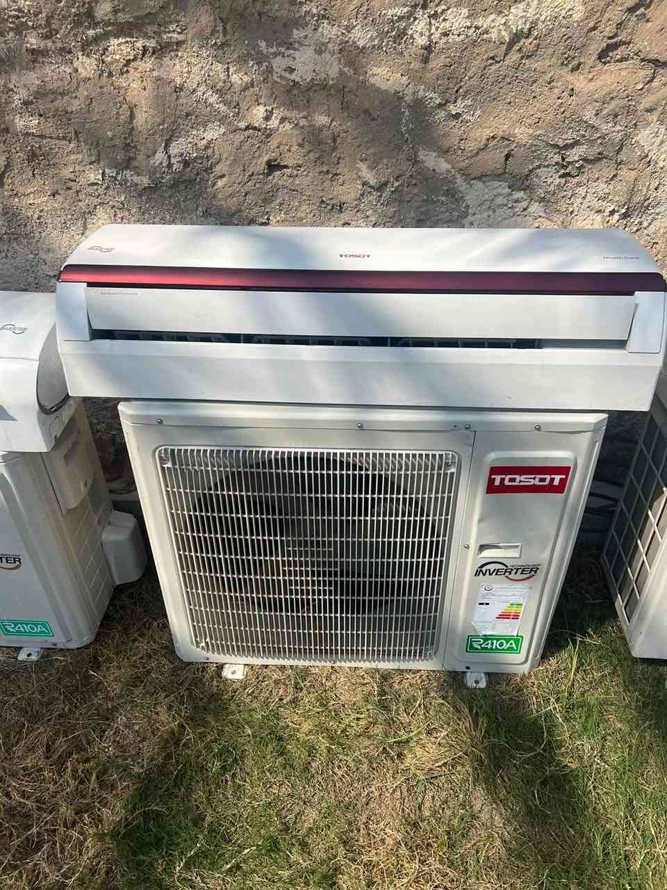 سبالت للبيع انفيتر  ال جي طنين من عدا القبق مال كهربائيات ماكو سعر 525

والثاني توسوت انفيتر طنين وثلث السعر 550

والثالث توسوت طن ونص انفيتر السعر 450 

كلهن كاملات هنه وملحقاتهن غاز مقفول مكان بغداد ***********
