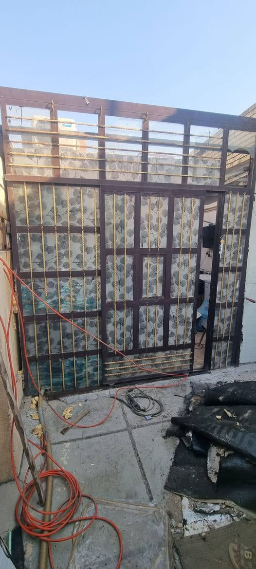 السلام عليكم
جام خانه باب سلايت عرض مترين و44 ارتفاع مترين و80 
مكان /حي الجهاد الالفين
رقم ***********
