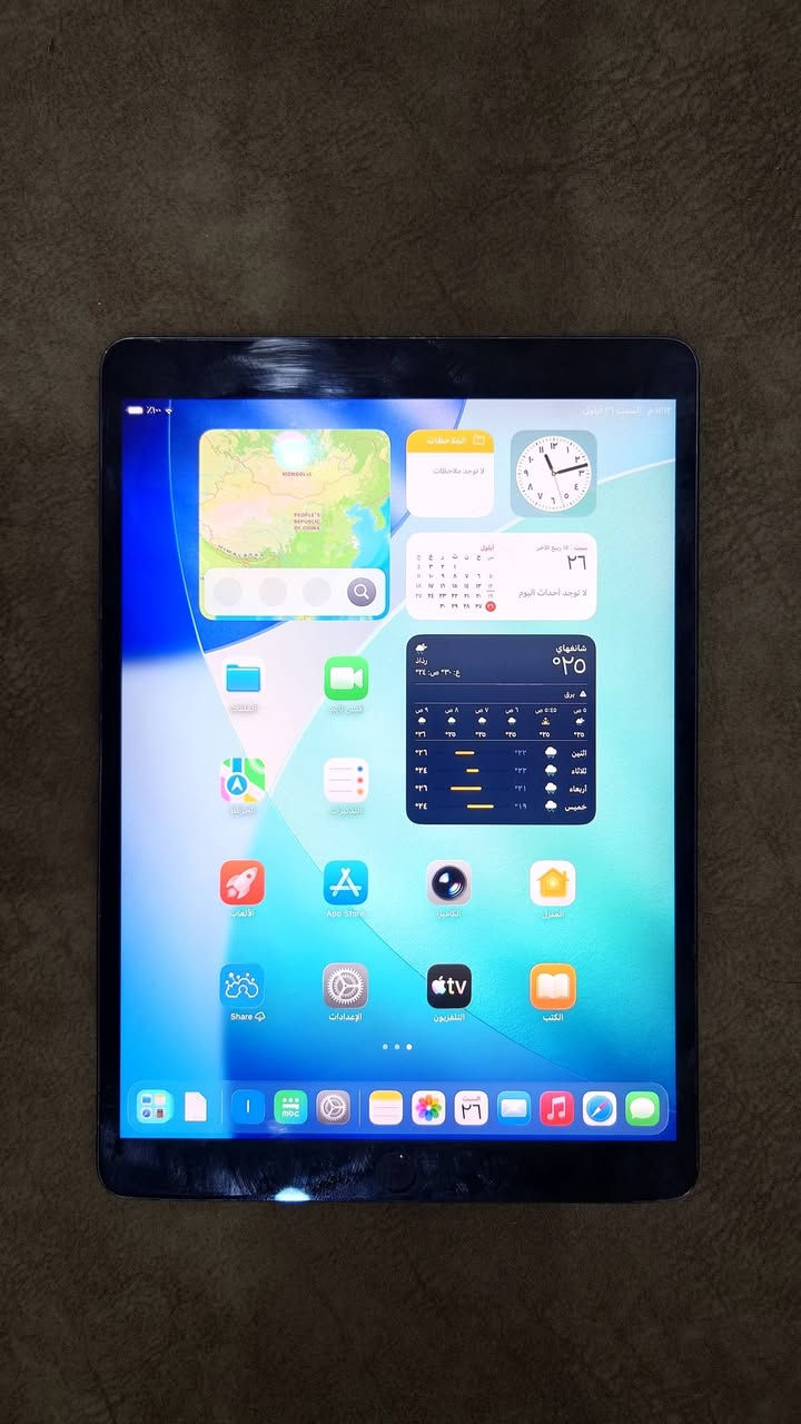 Ipad air 3
ايباد ابل اير 3 
ما مفتوح شرط ما مبدل بيه شي
مستمر بالتحديثات متحدث اخر تحديث ios 26.7
يجي وياه شاحنة ابل الاصلية 20 واط مع كيبل اصلي
بيه فقط عواج بالشاصي مثل ما موضح بالصور ما مأثر عاللمس ابد 
البصمة شغالة 
السعر 175 الف وبيه مجال بسيط
مكاني موصل للاستفسار خاص او الاتصال على الرقم ***********
