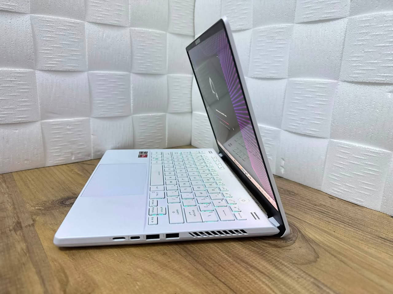 ASUS ROG Zephyrus G14
المعالج
AMD Ryzen 9 6900HS
الرام
24GB DDR5
التخزين
1TB NVMe M.2
كارت الشاشة
AMD Radeon RX 6700S  8GB
الشاشة
14 QHD+ 144Hz
كيبورد RGB
للاستفسار واتس او اتصال ***********
