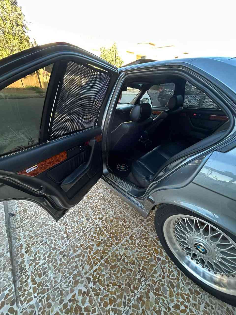السلام عليكم
BMW 540 V8 1993
اخوان السياره اصل 40سنويه وبليته  مكينه وكير كلا شرط تبريد ثلج ماشاء الله تخم امامي خلفي كلا جديد تخم تاير جديد ويل BBSحجم 17اصلي 
دعاميات M
دوسات M
دركه M
سلايت وسقف كنتاره 
بجم عريض اصل السياره 
دبل ايرباك بلادي شغال ودبل جكمجه وصاج ملكي 
كشنات جدد مغلفات لايت زينول مصبوغه جماليه صبغتها كلش حلوه صفاحها موس بيها طخه كلش خفيفه بلبدنه ولامبينه 
ABSشغال 
السياره دينار متصرف عليها وب اسمي وهزه جديده مكانها حي السكر اخوان الموشراي ليراسل كلشي تلكه بلسوك حتا ب20 السياره مالجنيه مو مالبيع وشره السعر 88
***********
