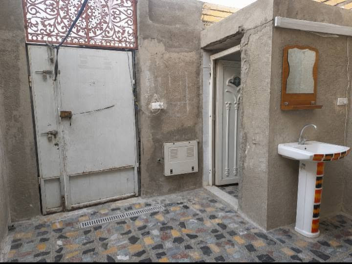 دار سكن للبيع – بغداد / الحميدية
📍 الموقع: شارع الطاقة، مقابل مدرسة مزايا.
🔹 المساحة: 100 متر.
🔹 بناء طابوق كامل وصب مسلح.
🔹 الطابق الأرضي: حوش، استقبال، مدخل جانبي (ممر)، صالة مع مطبخ، حمام، منور، وغرفة نوم كبيرة.
🔹 الطابق الأول: غرفة، صالة، حمام، وسطح.
🔹 الأرضيات كاشي وسيراميك نظيفة، والدار جاهزة للسكن.
🔹 جميع الخدمات متوفرة: ماء، مجاري، كهرباء، وشوارع مبلطة.
💰 السعر: 60 مليون دينار عراقي، قابل للتفاوض بالمعقول بعد المعاينة.
📞 للاستفسار والمعاينة:
***********
