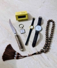 انتيكات قديم ساعتين قديم + سبحة +سكين +منبه كاسيو قديم +قلاده / سعرهن ...