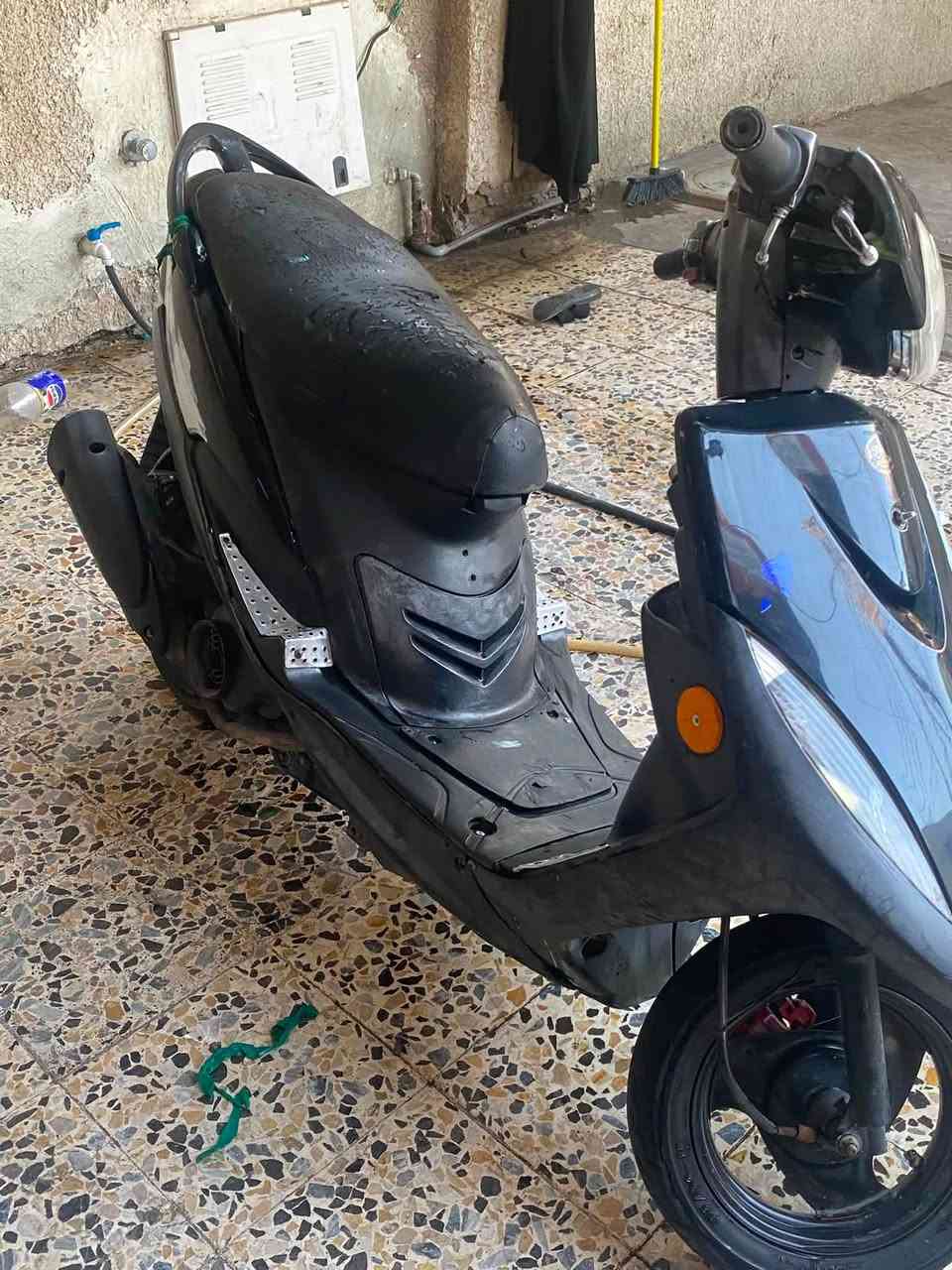 سلام عليكم شباب ماكس عدله للبيع دراجه نضيفه سلف ما يشتغل هندر شغال كهربائيات كلها شغاله سعر الدراجه 450 وبيها مجال حك الجيه الرقم *********** متواجد واتساب واتصال
