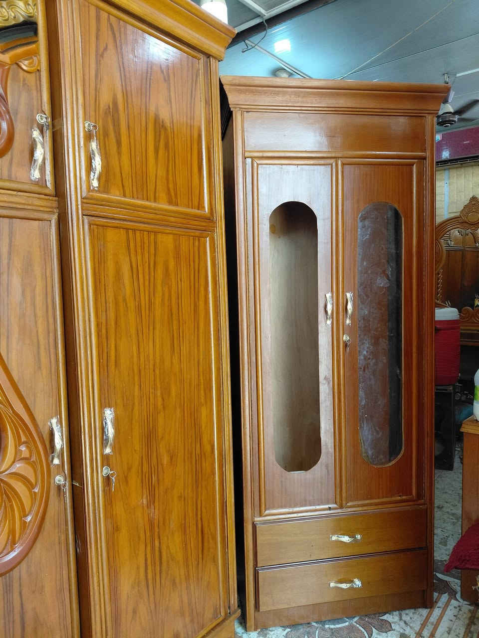 غرفه نوم ام السته طابقين داخل وخارج صاج ضهر جرجوبه وصاج  زاويه كنتوري خمسه ملم عنوانه كوت حي الجهاد شارع النجارين نجارة ومعرض الحجامي الاتصال او مراسلة الصفحه سعره مع الشد والنقل علينه داخل الكوت ***********
