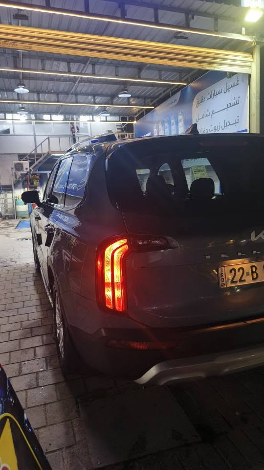 ‏السلام عليكم 
‏كيا تيلورايد 2022                 (Kia Telluride 2022)
‏تشغيل عن بعد بصمة/زر Engine Start Stop
‏Drive Mode مع أوضاع قيادة متعددة
‏ECO / Sport / Smart / Comfort 
‏Auto Hold فرامل. المحرك: V6 سعة 3.8 لتر GDI. 
‏كير  ٨ نمر Safe Exit Assist — تحذير عند فتح الباب إذا توجد سيارة قادمة منافذ USB متعددة.
‏تكييف أوتوماتيك ثنائي المناطق مع تحكم خلفي
‏حساسات ركن . مقاعد جلد ٧ راكب 
‏شاشة وسطية مع Android Auto مع كار بلي 
‏كاميرا ٣٦٠ /أنظمة مساعدة للركن 
‏مثبت سرعة وأزرار تحكم بالمقود
‏تحديد مسار مع قياده اليه 
‏تحكم أوتوماتيكي بالمناخ ABS ومانع انزلاق وثبات إلكتروني. قاعد جلد اشاره مع حساسات مري 
إضاءة LED بلوجكتر مع اناره ترحيب 
‏نظام دفع رباعي.تحذير النقطة العمياء Blind Spot.مساعد تفادي الاصطدام الأمامي.
‏تحذير الاصطدام الأمامي.
‏مساعد المحافظة على المسار. تحذير مغادرة المسار.
‏مساعد متابعة الخلفية تحذير حركة المرور الخلفية. 
‏وارد امريكي الحادث قطعتين صبغ + بارد قليل
‏ السياره جديده وحلوه هزه وسنويه تايرات بطارية جدد 
‏داخله سيرفس اي عطل ماكو السنويه بسمي 
‏العنوان بغداد الدوره 
‏***********
‏السعر ٢٤٠ ورقه 
‏
‏ بغداد, العراق
