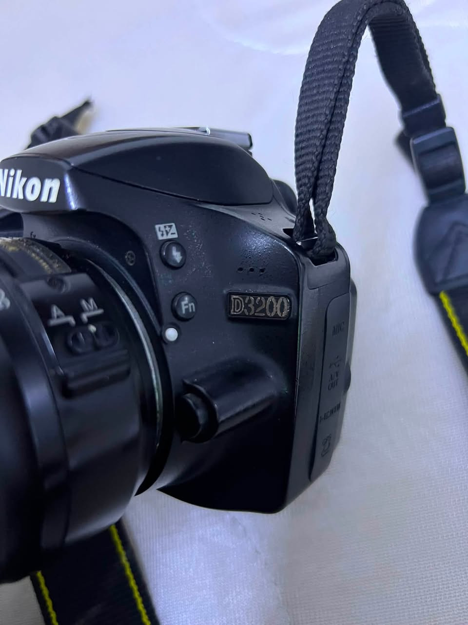 سلام وعليكم كامره نيكون D3200 نضيفه حيل 200الف للاستفسار واتساب ***********
