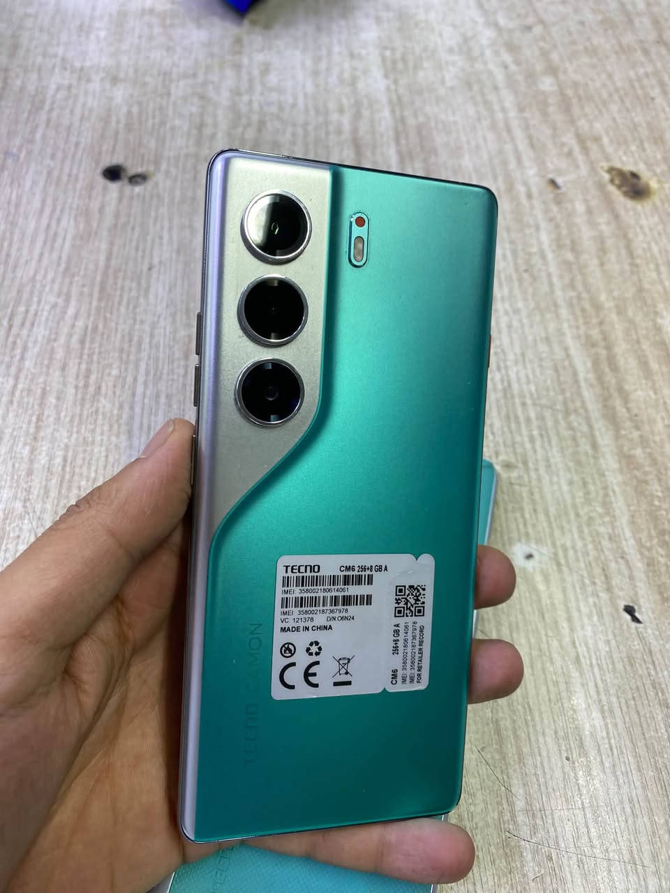 السلام عليكم
TECNC CAMON 40 Pro

ذاكرة 256 

عشوائية 8

بطارية 5200mAh

الجهاز غني عن التعريف 

مكفول من الفتح والتصليح 

فاتحة جديد طك كارتون 
ممستخدم هواي 

كامل ملحقات 

سعرة 325 وبي مجال بسيط 

مكاني بغداد البلديات 
***********
