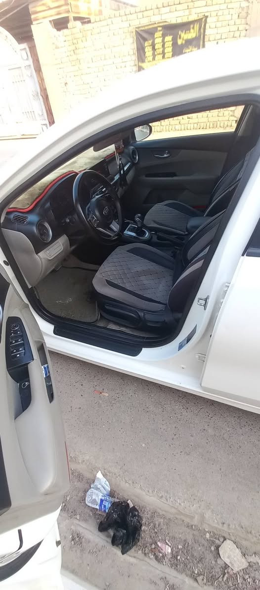 سلام عليكم
سيراتو ١٩ نص فول 
تبريد قطعتين 
سياره جاهزه من كلشي 
بيه فقط بارد باب خلف سايق
ماشيه ٩٦
سعر ١٤٠
***********
