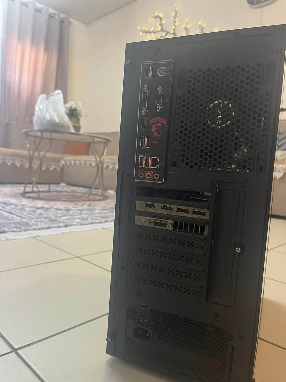 كيس جيمنج للبيع rgb
R5 3500x

m.t b450

Amd rx 580 8gb

ram 16 ddr4

pw 500

Ssd256

Hdd 500

مكاني بغداد 

الهاتف ***********

السعر 550 د.ع

وبيها مجال للطيبين
