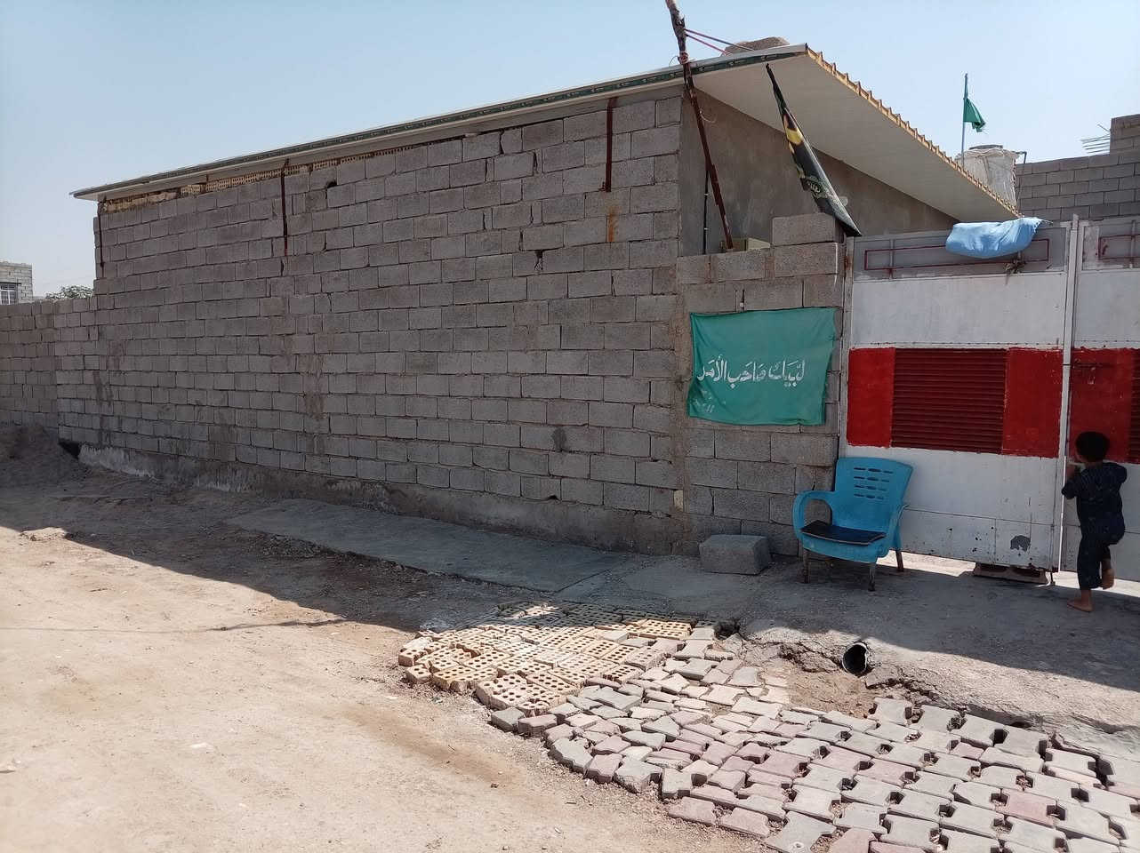 سلام عليكم حبايب گلبي بيت البيع مساحته 150متر نهايت شارع حكمت بل زعاله ماء كهرباء يمه مولد مشمول بل تطويب مسوي بي معامله بل بلديه سعر 26وبي مجال شي قليل هاتف ***********
