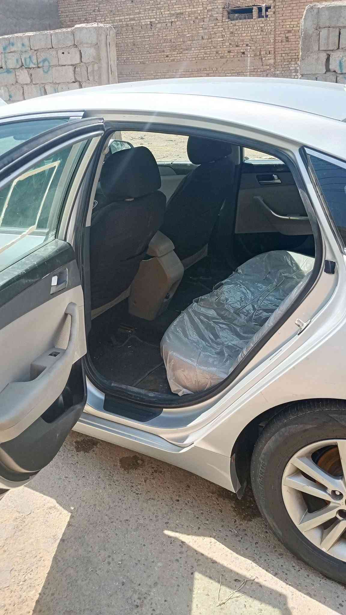 السلام عليكم شباب سوناتا موديل 17 امريكي سياره نص فول من عدن فتحه السياره بيها بخشمك شاملغ الامامي فقط شيء قليل معجون وبيها البانيه جاره سياره جاهزه على اخر حبايه ما بيها اي نقص رقم بغداد انجليزي باسمي تحويل ثاني يوم الشرايبي خير ويتدلل مستعجل على البيعه 115 وبيها مجال ***********
