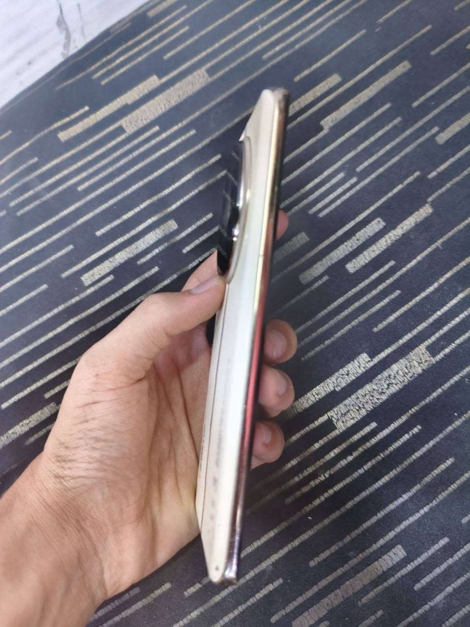 جهاز ريلمي 12 برو بلس ذاكره 512 زوم 120 رام 12+12للبيع ب 350 عنواني موصل ايسر بي خدش ب شاشه زغير واضح يمكم ب صوره مايبين ملحقاته فقط كفر ويا تواصل خاص او واتساب ***********
