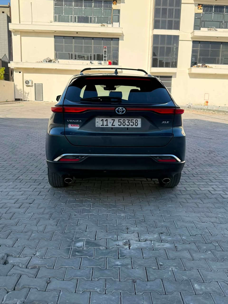 للبيع تويوتا فينزا XLE موديل 2024 🔥
🚘 Toyota Venza XLE 2024
📍 بغداد

▫️ ماشية 45 ألف كم فقط
▫️ مواصفات XLE
▫️ هايبرد — صرفية ممتازة
▫️ لون خارجي رمادي غامق راقي جداً
▫️ داخلية فاتحة جلد ونظيفة
▫️ جنوط أصلية
▫️ شاشة وسطية + Apple CarPlay
▫️ كاميرا خلفية وحساسات
▫️ السيارة من الداخل نظيفة ومرتبة جداً
▫️ جاهزة للفحص بأي مكان يختاره المشتري.
صور الضرر موجودة 
مكان السيارة بغداد العامرية 
💰 السعر: 22800$
📞 للتواصل: ***********
