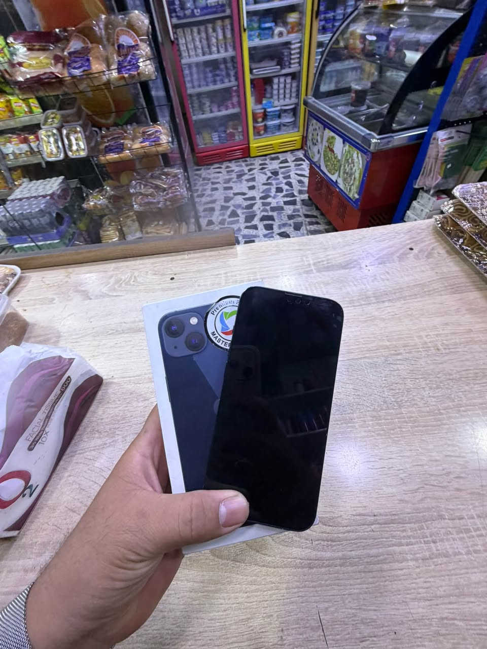 آيفون 13 • ١٢٨ غ.ب. • بطارية ٨٥٪