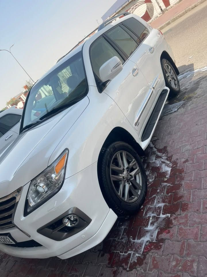 السلام عليكم لكزز مديل ١٢ رقم سليمانيه سعره350 وبيه مجال  فول مواصفات  تحويل وكاله حاظر سياره مكفوله ضربه صبغ ما عده مكانين صغار بيً دي ار  وتكحيل كارت اقل شبر  سياره جديده ماشيه ٢١٠ ًالف سياره جاهزه من كلشي ادامه كامله للسياره اي استفسار رقمي ***********
