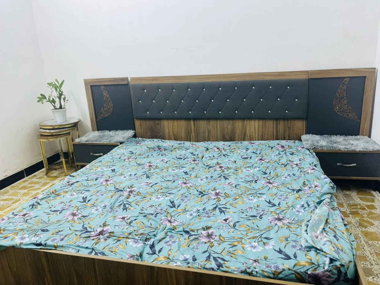 غرفه نوم كامله بس الجامه الجوه مفطوره سعرها 400 قفلها 380 للحجز ع هذا الرقم ***********
