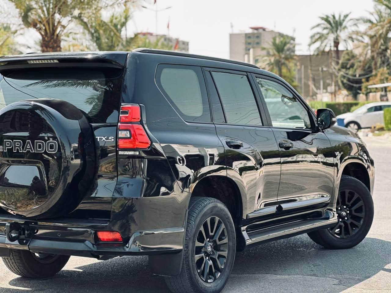 السلام عليكم
للبيع فقط بدون مراوس
تويوتا برادو 2023 TXS مدنايت

كفالة عامة 
من صبغ وتبديل 
وكل صيانته ب شركة 

وكالة ساس SAS

فول مواصفات 

ماشية 69 الف كيلو متر 

بصمة 
تشغيل عن بعد
زراك لايت
حساس امامي
حساس خلفي
كراسي كهرباء
بردات 
داخل جلد
ثلاجة 
ليد خلفي
ليد امامي
7 راكب 
داخل بيجي 

الخ من مواصفات الميدنايت معروفة

السيارة نضيفة وجديدة حيل 
استخدام شخصي 
رقم اربيل 

شرط التحويل 

السعر 442$ بي مجال كلش بسيط
عنواني بغداد البياع 

***********
