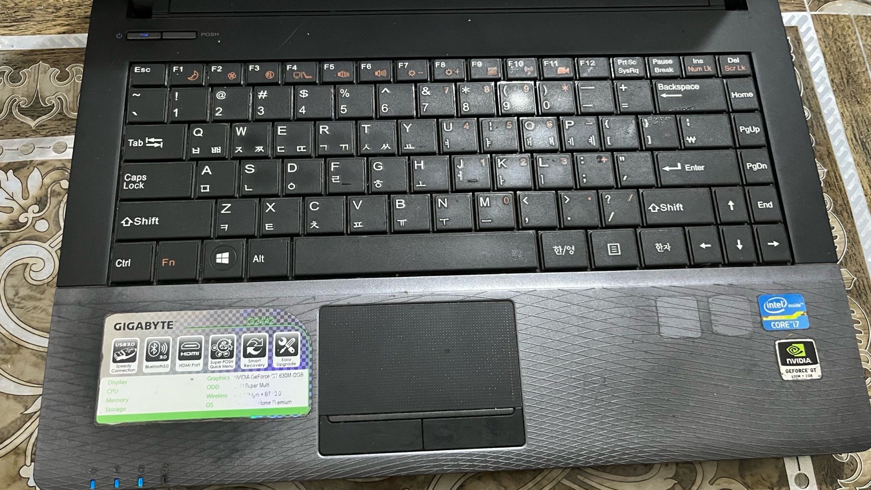 i7 جيل ٣ • GT 630M • شاشة خطوط