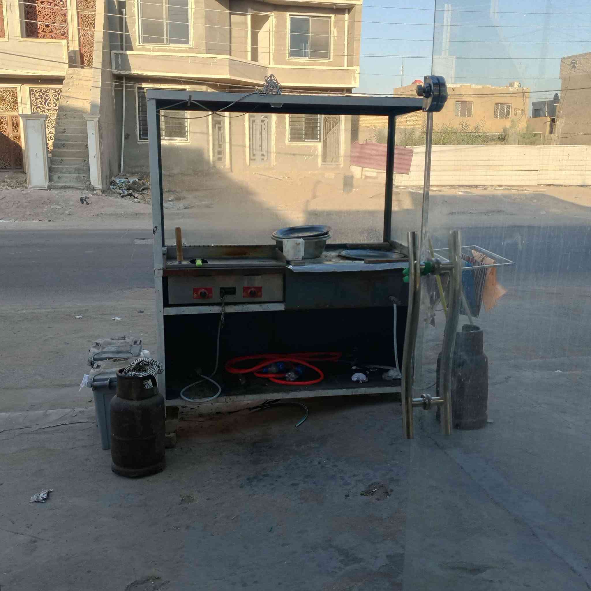 كافترياء كاملة البيع اليريدهة هية والموقع او اذا يريد بس غراضهة شلعة هذة رقم صاحب المحل يراسلة ***********
***********بيهن وتساب
