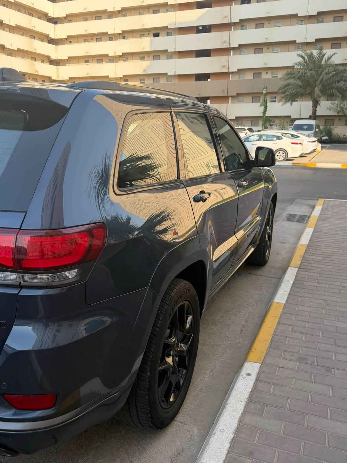 جيب شيروكي2020 Limited X
حدتها مبدل بنيد قطعه واحده
الموصفات معروفه
السعر 25500$ 
الرقم بغداد بسميه 
***********
