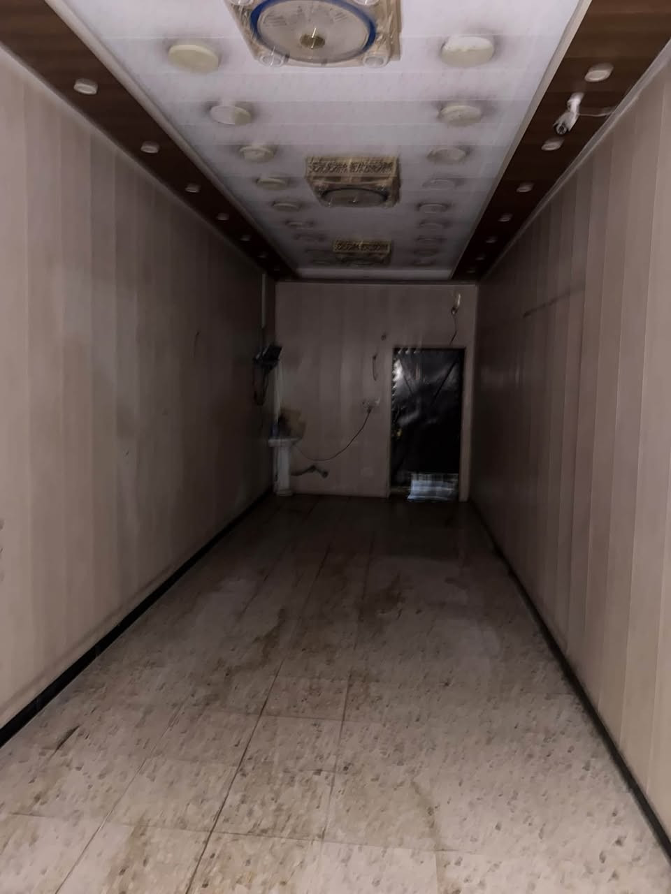محل للبيع
السلام عليكم محل للبيع في سوق رضا على الشارع العام 
للتواصل *********** محل جديد ديكور كامل مع جام خانه ومنظومة كامرات حديثة ما يحتاج اي شي
