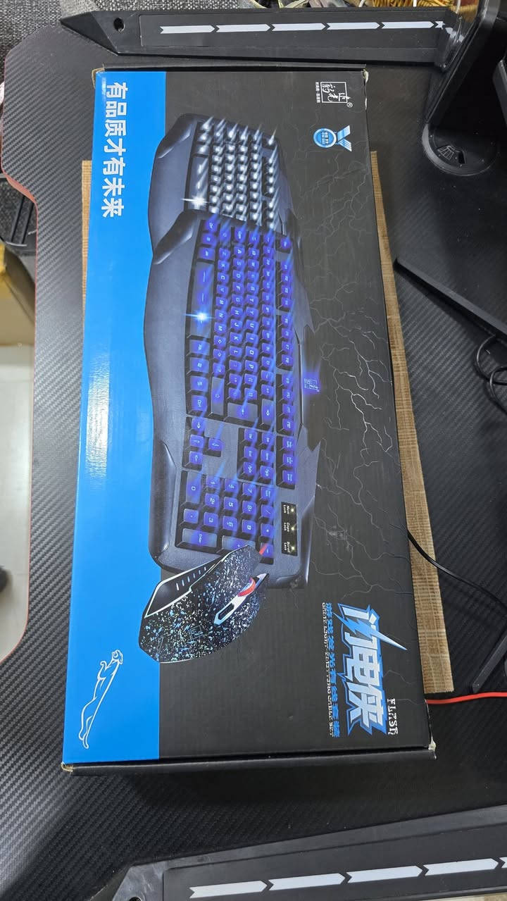 كيبورد و ماوس طلعلي بلامزون
مال كيمنك يرهم لل PC و Xbox و بلي 4 و بلي 5

اضاءه RGB

السعر 15 الف وتوصيل مجاني
 للحجز والاستفسار واتساب // ***********
