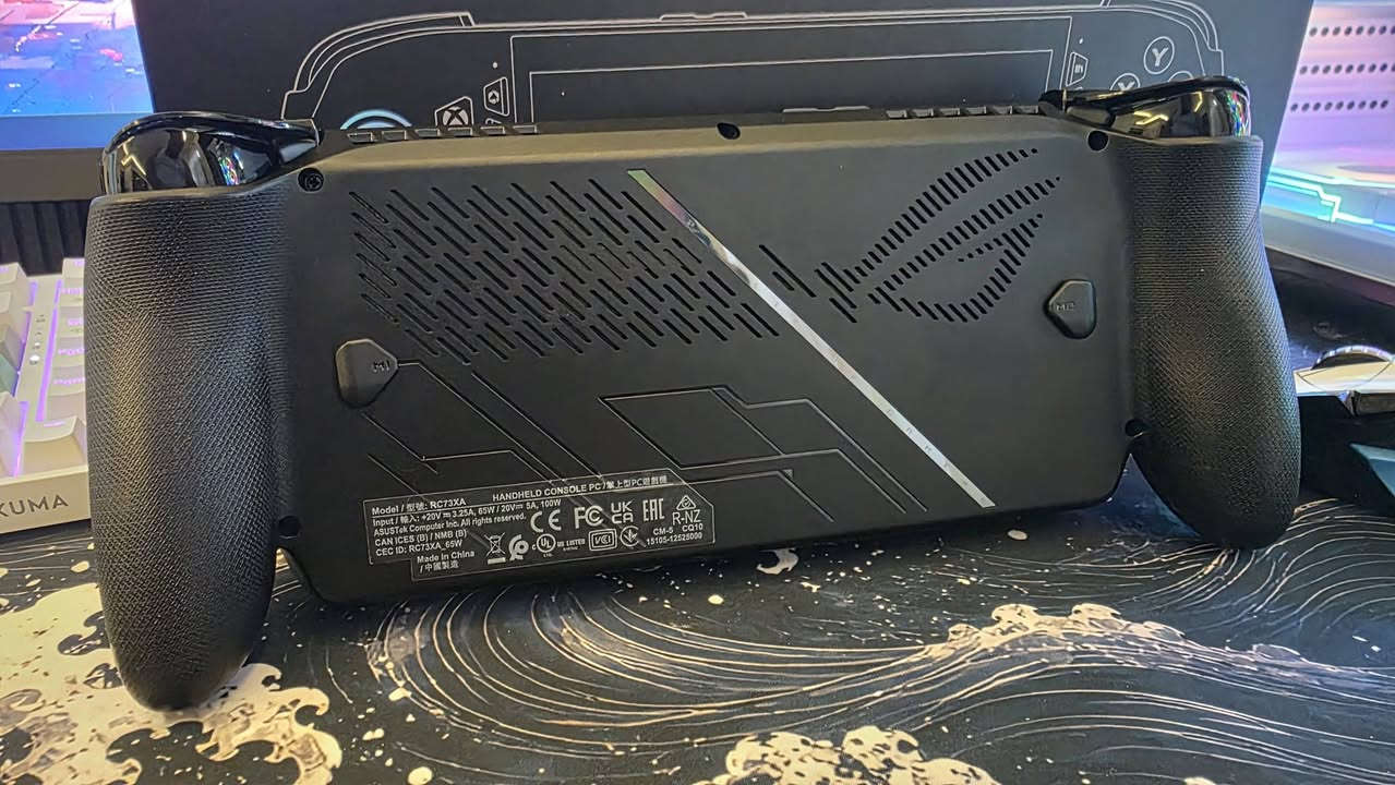 Asus ROG Ally X • ١ تيرا • ٢٤ جيجا رام