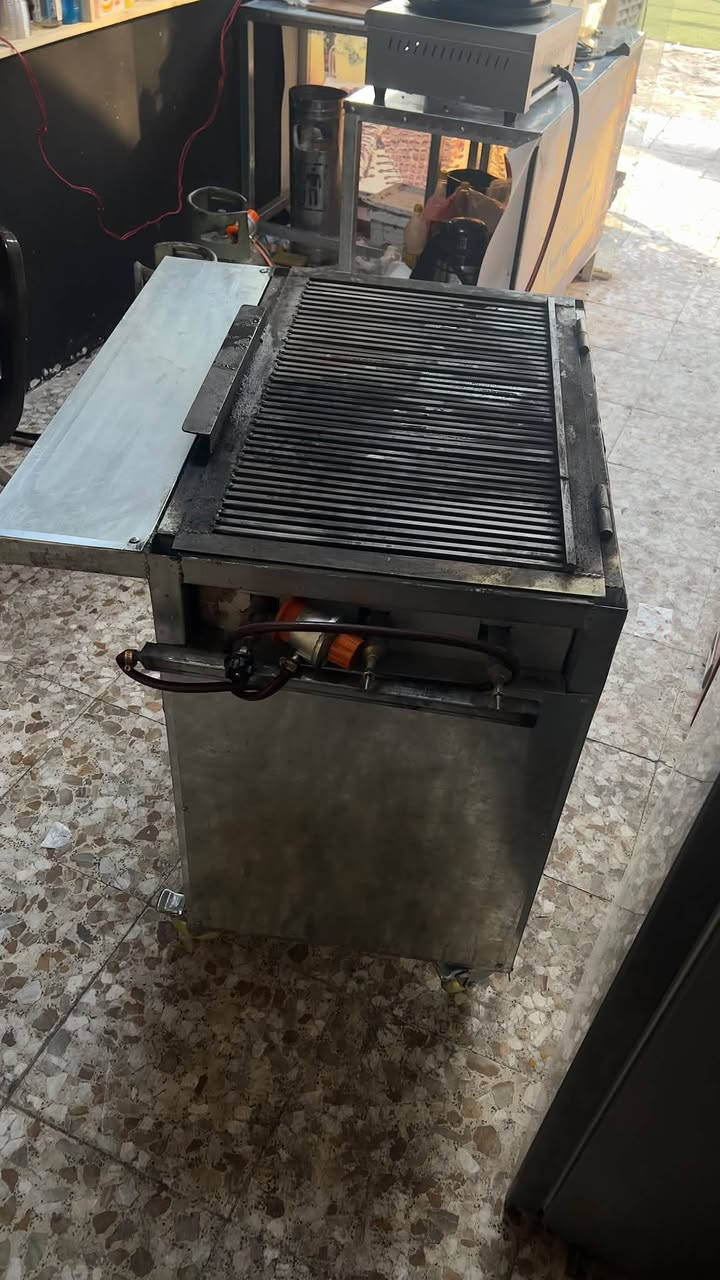 كرل فحم وغاز جديده بيه مغزن فحم قياساته نزال 75
عرض 86
طول 93 سعر 200 ماكني بغداد حي الاعلام وتساب فقط ***********
