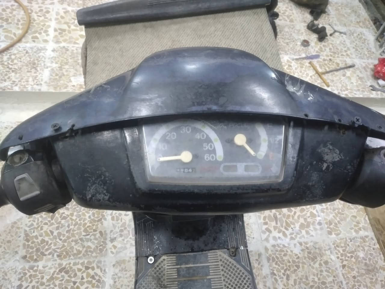 للبيع ماطورشرط هندرواحديشتغل تحريكا ومعدل مكينه خرسه لاصوت ولا وني اكسن معمره صايله ٦ ايام لايت أمامي ولايت صغير شغال شاصي ملحوم رقم واحد سعرو(٩٠)شاري يخابرني(***********)(***********)موصل حي النور
