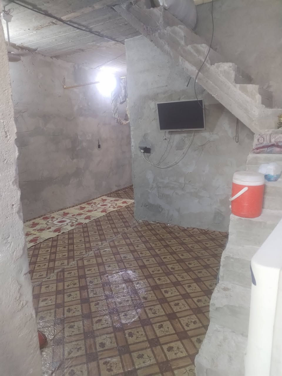 بيت مساحه 100متر 

يحتوي علا غرفه نوم

وصاله ومطبخ واستقبال

ومجموعه صحيات داخليه وخارجيه

بناء ابلوك خان النص

صب كونكريت

البيت نقص بورك الصاله والغرفه

وارضيه 
العنوان مقابل ملحق قريه الغدير عمود 314

السعر20

والاستفسار ***********
@إشارة
