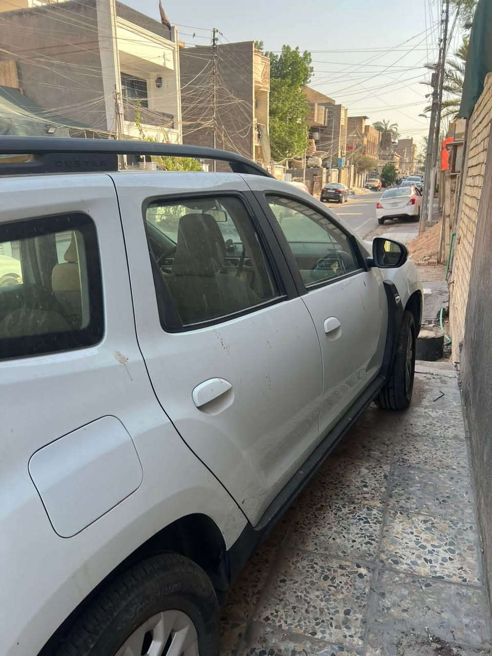 🚗 رينو داستر 2025 (صنع فرنسي )
🔥 سيارة رينو داستر  قوية وعملية

📍 محرك + كير ( صنع ياباني)

       رقم بغداد

🛠️ المواصفات

محرك: 🇯🇵نيسان  1600 4 سلندر 

ناقل الحركة: نيسان 🇯🇵 أوتوماتيك 

نظام الدفع: أمامي (FWD)

استهلاك الوقود: اقتصادي (حوالي 5.7 – 6.5 لتر/100 كم) 

سعة خزان الوقود: 50 لتر 

عدد الركاب: 5

✨ الكماليات

✔ شاشة وسطية 10.1 بوصة

✔ عداد ديجيتال

✔ Apple CarPlay & Android Auto

✔ كاميرا خلفية + حساسات

✔ مثبت سرعة

✔ تكييف أوتوماتيك ثلج

✔ تشغيل بالبصمة (Smart Key)

✔ صوت سماعات نقي

✔ ترحيب بالسائق

✔ ABS + EBD

✔ ESP (ثبات إلكتروني)

✔ وسائد هوائية

✔ نظام مانع انزلاق

✔ مساعد صعود المرتفعات

ماشيه الف كيلو فقط بعدها زيرو 

***********

السعر 125$ وبي مجال
