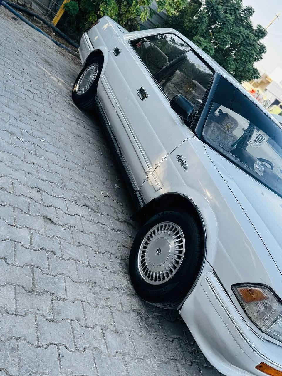 مكينة ٣٠٠ • ابيض • رقم نجف