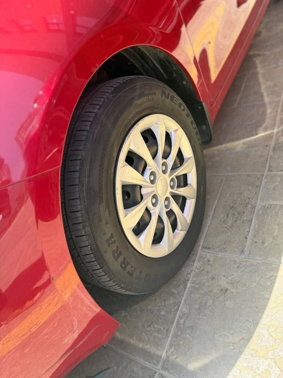 🚗 للبيع — كيا سيراتو موديل 2021 خليجي

• اللون: احمر
• الماشي: 95000 كيلو متر
• المكينة: 1600
• الفحص: السيارة بدون حادث بيها شخوط بالباب وضربة خفيفة بالدوسه
• الداخل: نظيف جداً وما مستعمل استعمال قاسي
• المواصفات: شاشة + كاميرا خلفية +  + تحكم بالستيرن
• السيارة مرقمة [بغداد / حديثة] والأوراق كاملة وجاهزة للتحويل

💰 السعر: 13500$ — قابل للتفاوض بحدود المعقول
📍 الموقع: بغداد – مجمع النسيم
📞 للاستفسار أو المشاهدة: *********** — واتساب متوفر

السيارة بحالة ممتازة وما بيها أي مشكلة
