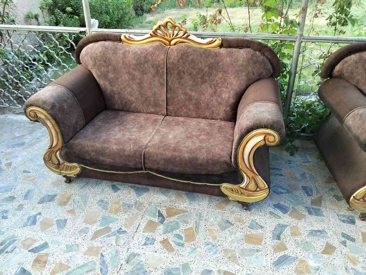 2كراسي +قنفه
بغداد ***********

