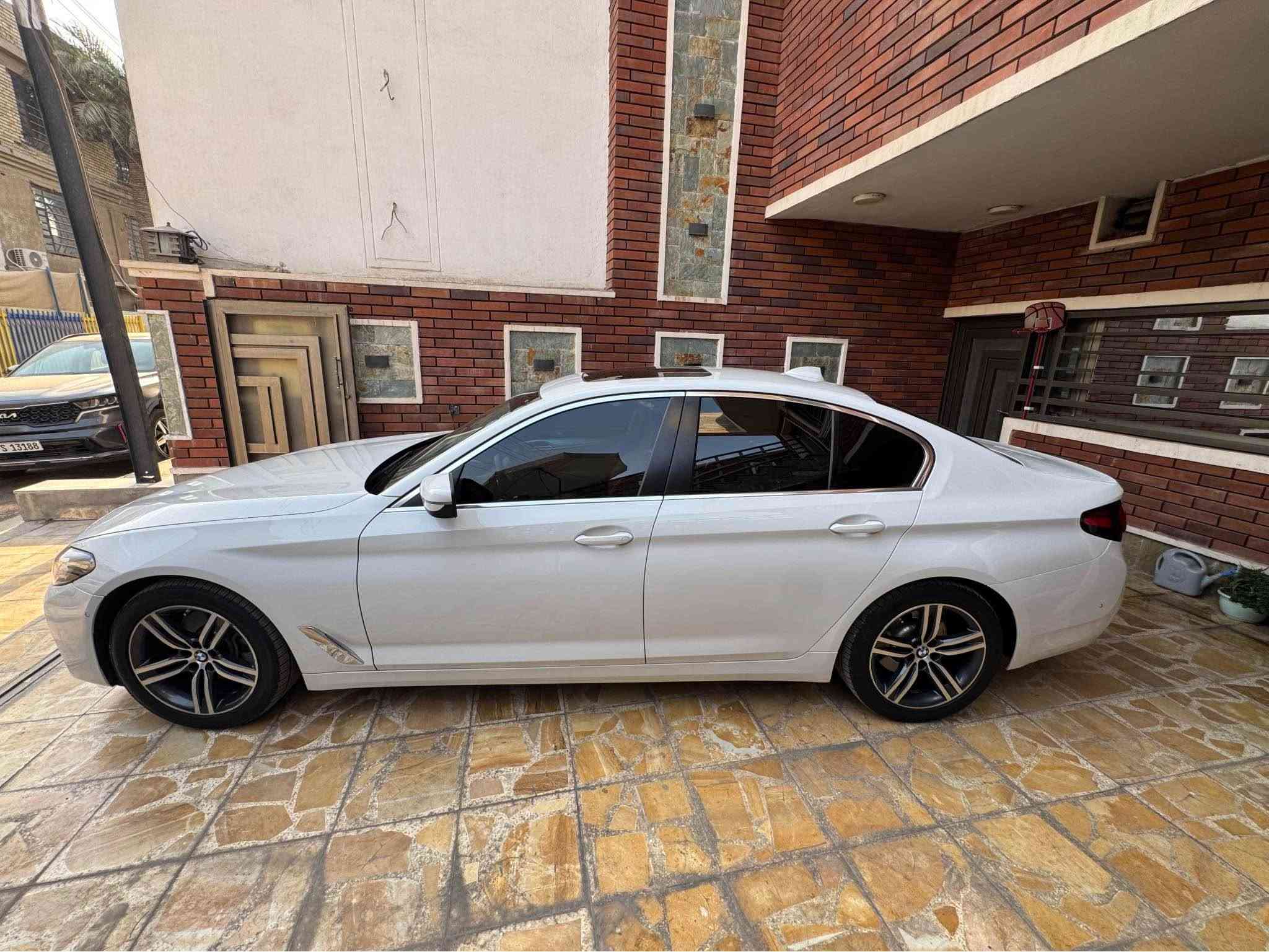 BMW 520 — موديل 2021 | وكالة العروش
السعر: 289 ورقة
للاستفسار: ***********
العنوان: بغداد – الدورة – شارع أبو طيارة

BMW 520 موديل 2021 وارد وكالة العروش، سيارة مميزة جداً بحالة راقية ومواصفات متكاملة، مع داخلية بلون قرميدي مميز.

أبرز المواصفات والتجهيزات:

* محرك BMW TwinPower Turbo
* ناقل حركة أوتوماتيك
* داخلية جلد بلون قرميدي مميز
* مقاعد كهربائية
* ذاكرة للمقعد
* شاشة وسطية كبيرة
* نظام ملاحة
* كاميرا خلفية
* حساسات أمامية وخلفية
* تشغيل بصمة ودخول ذكي
* فتحة سقف
* تحكم بالمقود
* تحكم بالمقاعد والمرايا كهربائياً
* إضاءة داخلية Ambient
* نظام صوتي متطور
* مثبت سرعة
* أنظمة BMW للسلامة والثبات
* جنوط BMW أصلية
* جميع الصيانات الدورية منفذة لدى وكالة العروش
* السيارة جاهزة من كل شيء
* ترخيص تضليل ساري المفعول
* رقم أربيل باسمي

سيارة نظيفة ومحافظة عليها، وصيانتها بالكامل لدى الوكالة، وجاهزة للاستخدام مباشرة.

السعر: 289 ورقة
للاستفسار: ***********
الموقع: بغداد – الدورة – شارع أبو طيارة بغداد, العراق
