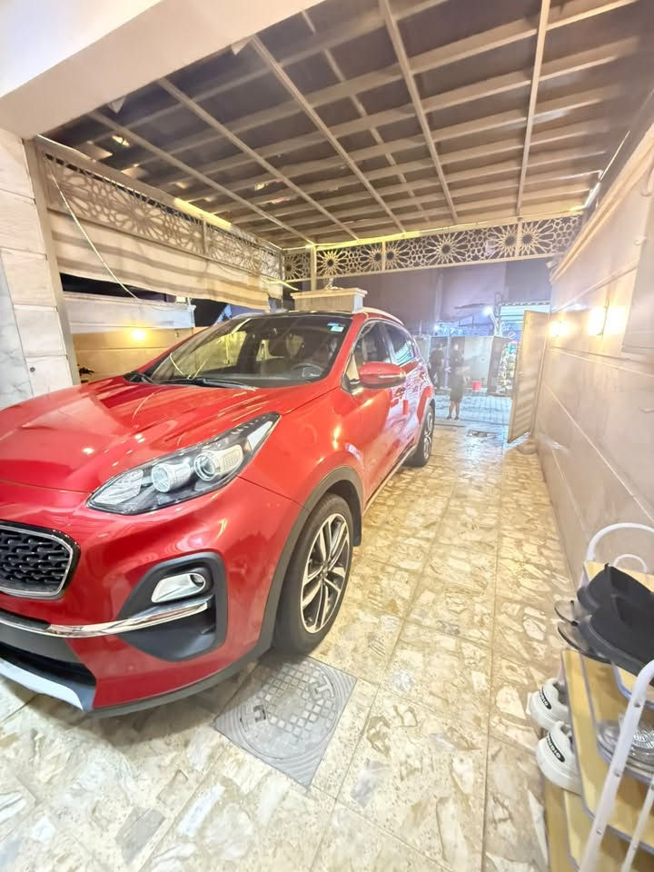 🚘 للبيع كيا سبورتج 2021 – فول أوبشن 🔥
🔴 اللون: أحمر
⭐ فول أوبشن
📅 موديل: 2021 السيارة وارد خليج 
✨ السيارة نظيفة ومرتبة، استخدام شخصي
❄️ تبريد وتدفئة
📸 الصور حقيقية للسيارة

السيارة جاهزة للفحص والمعاينة، والجادين حياهم الله  
📍 الموقع: الاعظميه 
📞 للاستفسار: ***********

ملاحظة: البيع للجادين فقط، والرزق على الله.

نص مكتوب في الصور:
- الاشلين
- الاثنين