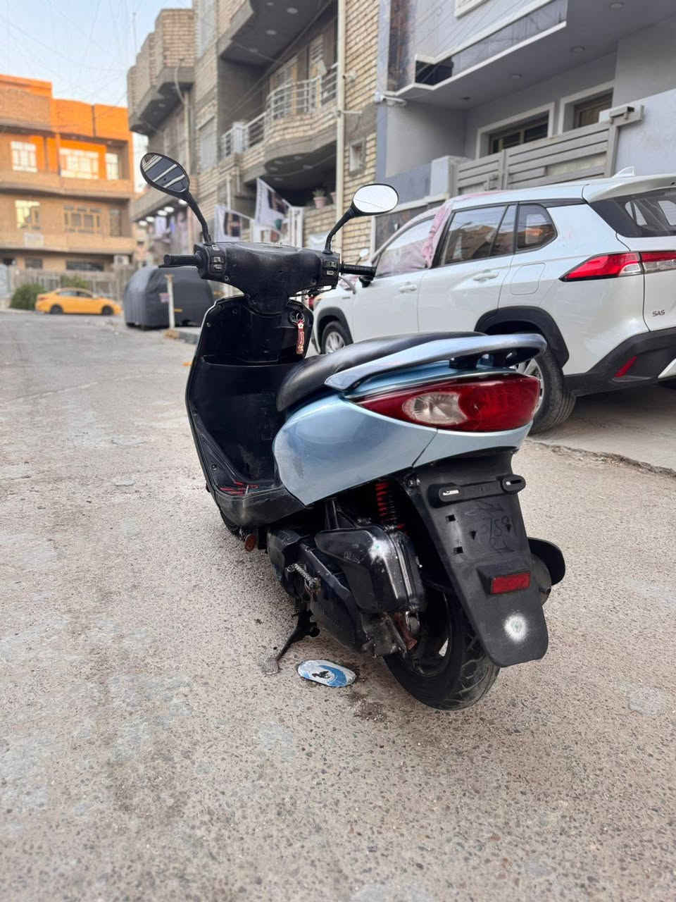 سلام عليكم للبيع او مراوس بريز لايت ناصي الدراجة نضيفة ومكينة ناعمة وكلشي شغال بيها بس السلف لو الباتري ضعيف يتاخر بلتشغيل بس بلهندر هندر واحد مرات تشتغل بلسلف ومرات تضل بس تفر سعرها ٦٠٠ مكاني بغداد الاعظمية رقمي ***********
