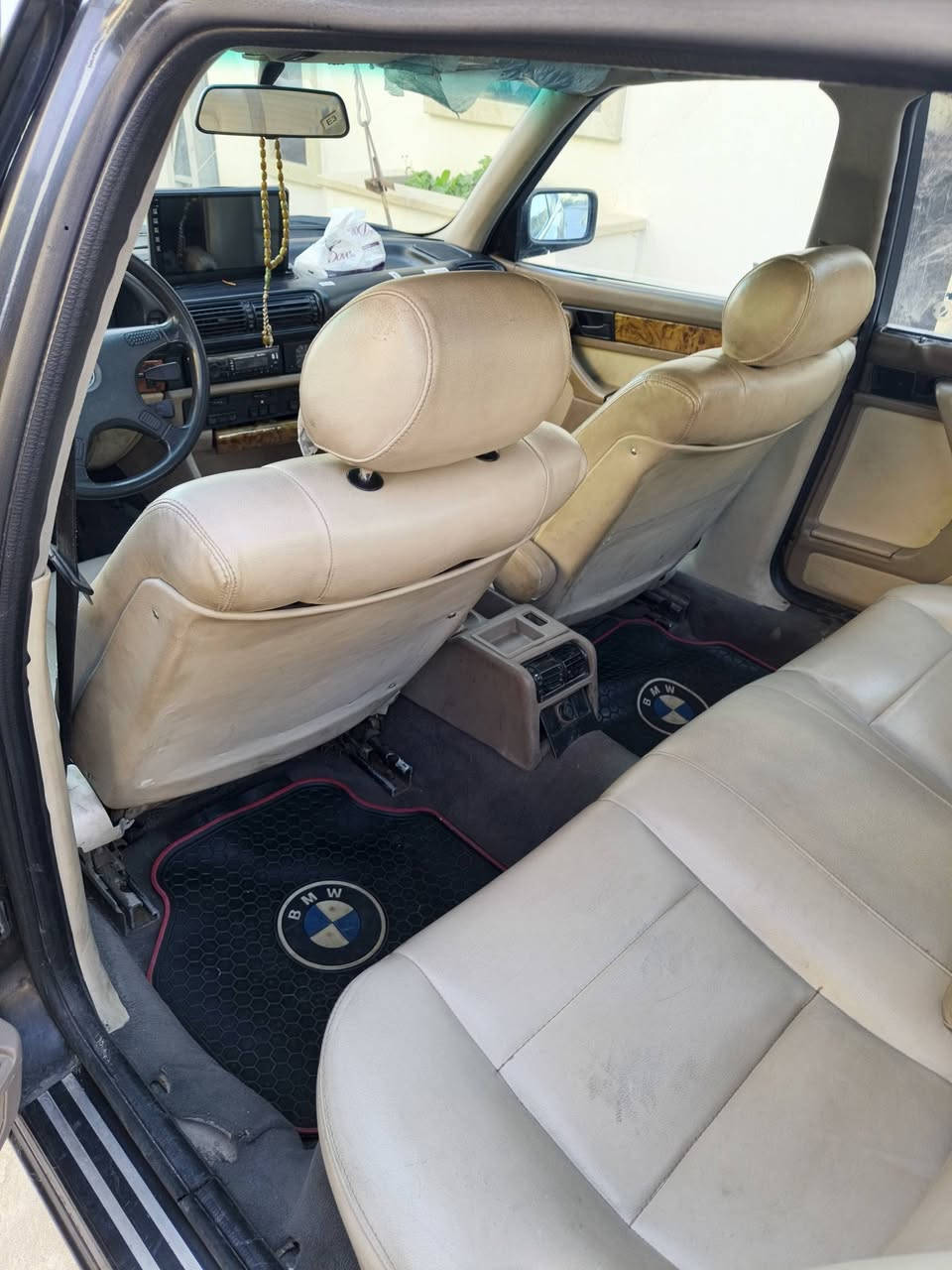 BMW 735i موديل 1990 للبيع أو المراوس
المواصفات: فول مواصفات، كير عادي.

​المحرك والكير: محرك وكير وصدر بحالة ممتازة.

​المظهر: طخم مطوزة وجمالية ممتازة.

​الإطارات: طقم تاير جديد.

​التكييف: تبريد شغال.بس يرادلها دعاميه امامي

​السعر: 37 ورقة (مع إمكانية المراوس).

​المكان: الموصل.

​للتواصل (اتصال أو واتساب): 

​***********

​***********

​والخاص متاح أيضاً لأي استفسار

