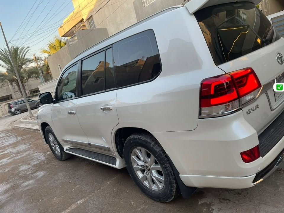 السلام عليكم
لاندكروز Gxr بريم  خليجي 
الون صدفي 
تفاصيلها كامله موجوده بالتقرير مالتها 
السعر : 46,500 وبيها مجال 
الاتصال : ***********
