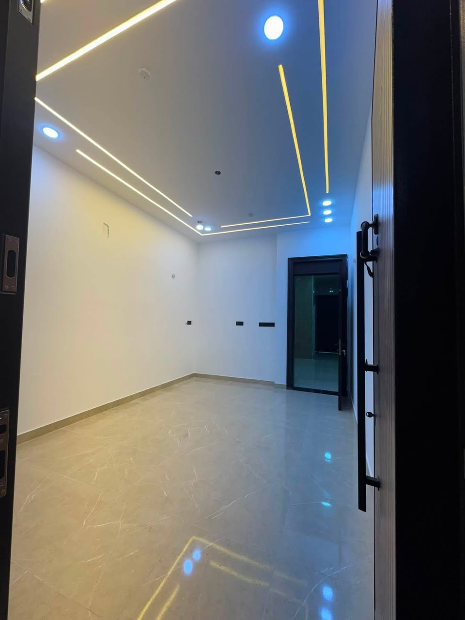دار للبيع 🏠
المساحه 72
الوجه 4نزال 18
يحتوي على صالة 
ومطبخ 🧑🏽‍🍳
حمامات 🛁 2
وثلاث غرف نوم 🛌 
العنوان الرسالة الثانية قرب شارع الرافدين 
الاستفسار ***********
