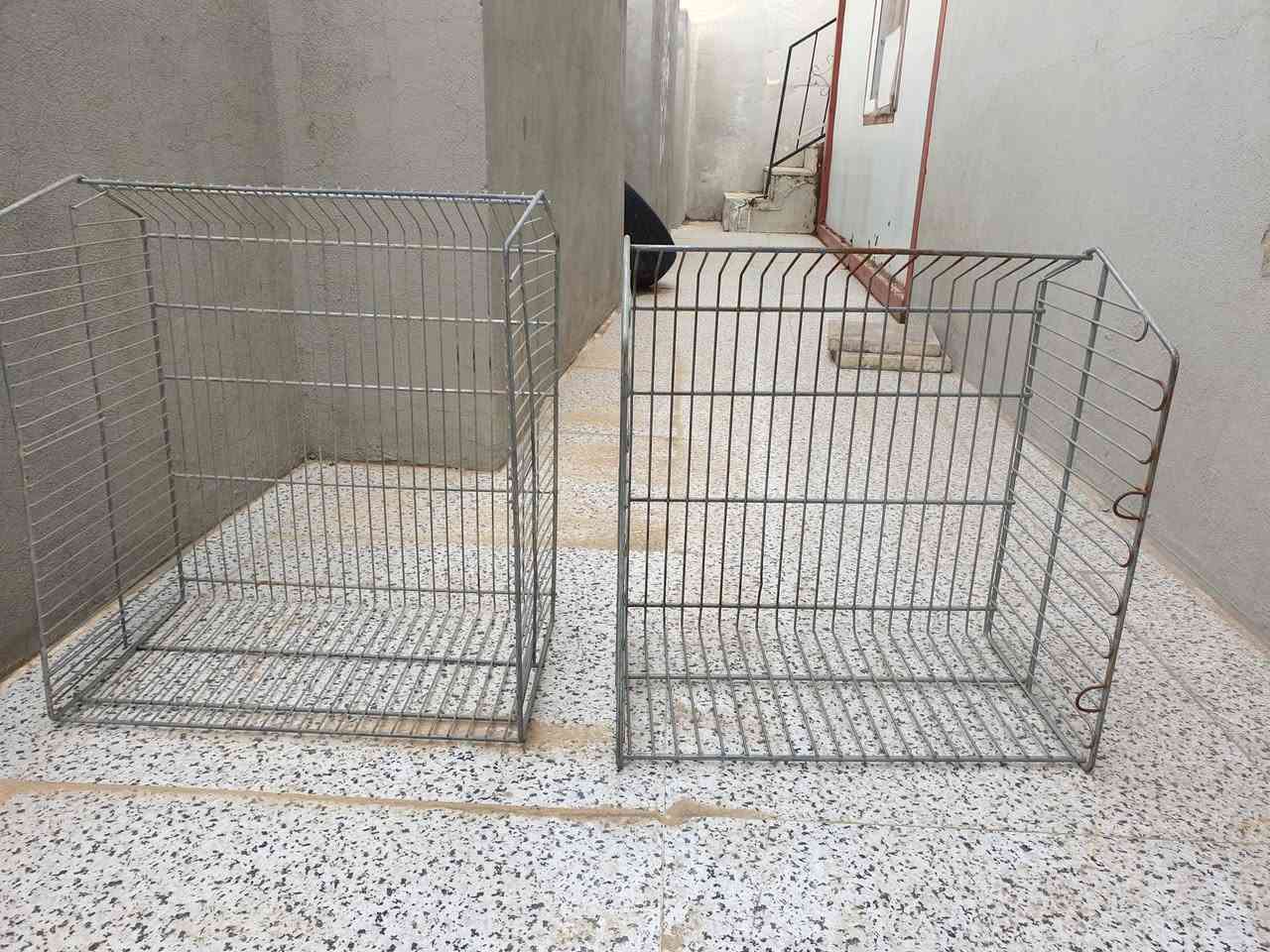 عندي سماعات مجموعتين ٣ الجوزيات ٢ الصفر وعندي مدات ٣ ومحفوره ١ وسلات ستيل ٣ وعارضه ١ وغطاء سياره  ٢ غراض مال بيت وماعندي توصيل ادفع سعر  .  حي سومر ***********
