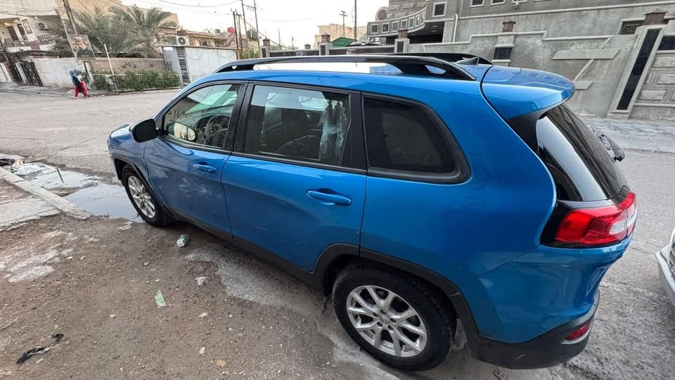 جيب بزون موديل 2018 محرك 2400 سياره مابيها اي جراد حلوه ونظيفه واحلى من الصور رقم اربيل دولي الهزه بعدلها 20 يوم تحويل ثاني يوم 
رقمها مميز 
سنويه لل2029
حادث خفيف موضح بالصور 
وراشين البابين لتوحيد اللون 
تبريد شغال بس الكومبريسر ضعيف
السعر 92 
للتواصل الاتصال ***********
