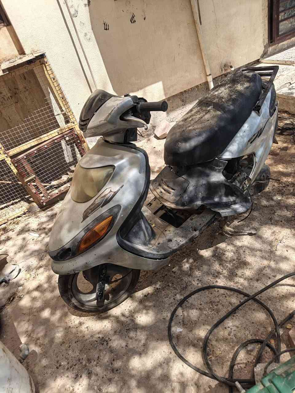 السلام عليكم عندي دراجه للبيع ومثل ماشفون بل صور مكينه لاطشه سعرها ١٠٠الف ***********/***********
